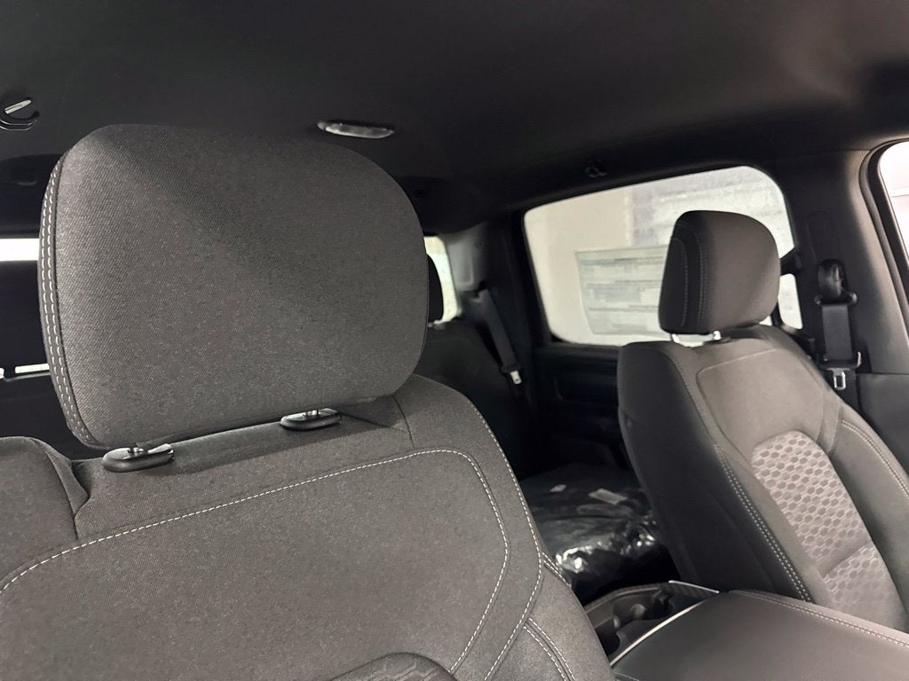 2027 RAM Ram 1500 RAM 1500 EXPRESS CREW CAB 4X4 5'7' BOX