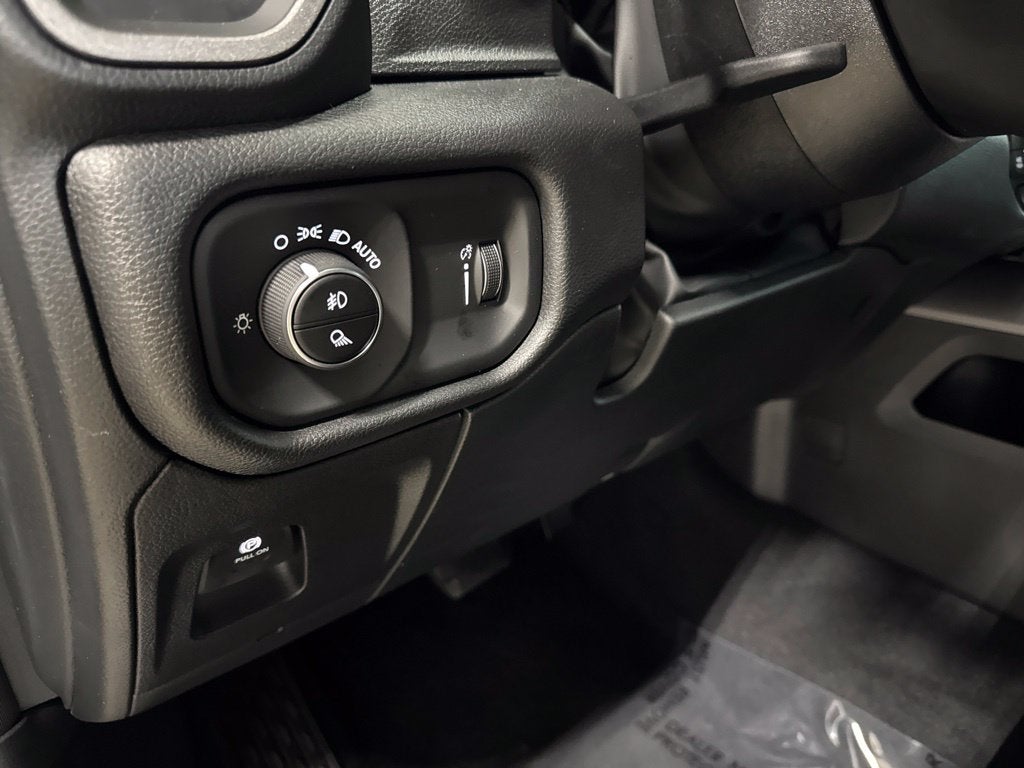 2027 RAM Ram 1500 RAM 1500 EXPRESS CREW CAB 4X4 5'7' BOX