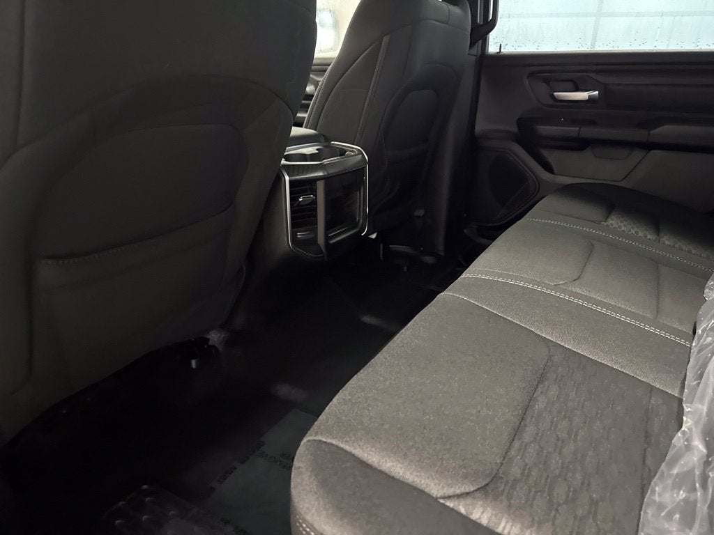 2027 RAM Ram 1500 RAM 1500 EXPRESS CREW CAB 4X4 5'7' BOX