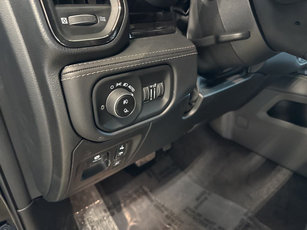 2026 RAM Ram 1500 RAM 1500 LIMITED CREW CAB 4X4 5'7' BOX