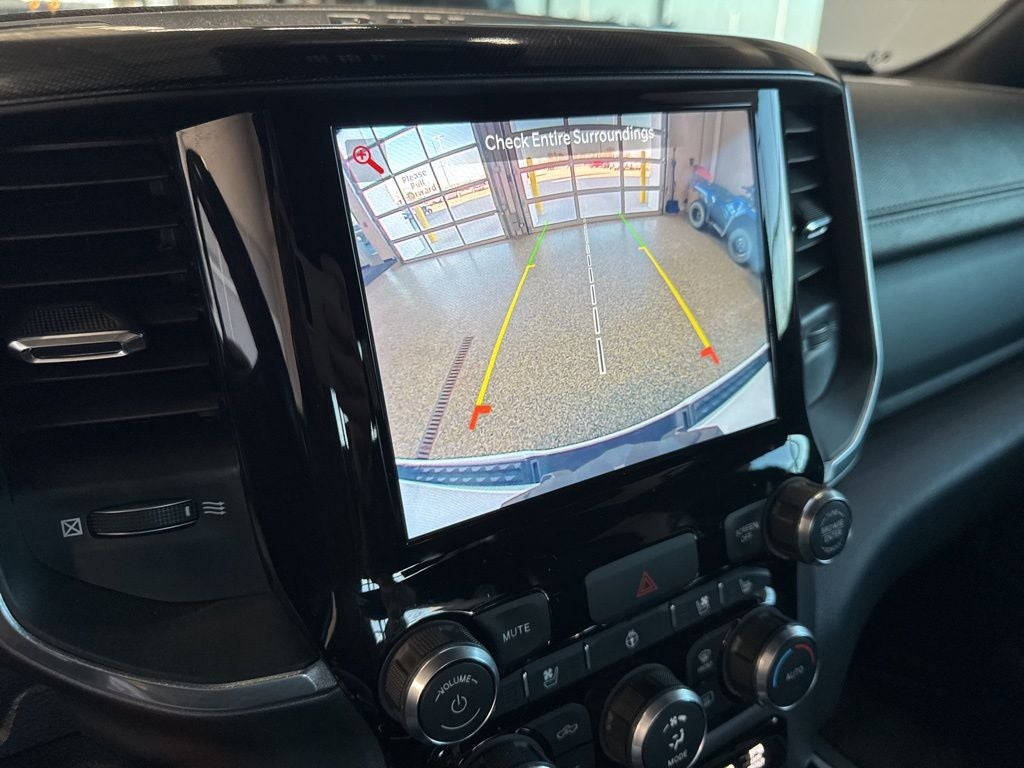 2022 RAM 1500 Laramie Crew Cab 4x4 5'7' Box