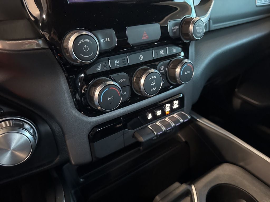 2022 RAM 1500 Laramie Crew Cab 4x4 5'7' Box