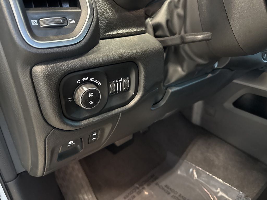 2025 RAM 1500 Laramie Crew Cab 4x4 5'7' Box