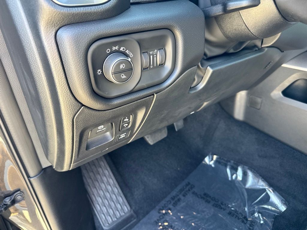 2027 RAM Ram 1500 RAM 1500 LARAMIE CREW CAB 4X4 5'7' BOX