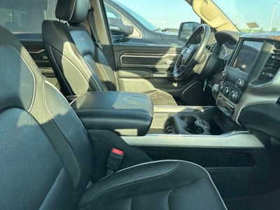 2020 RAM 1500 Laramie Crew Cab 4x4 5'7' Box