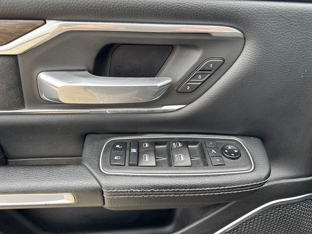 2020 RAM 1500 Laramie Crew Cab 4x4 5'7' Box