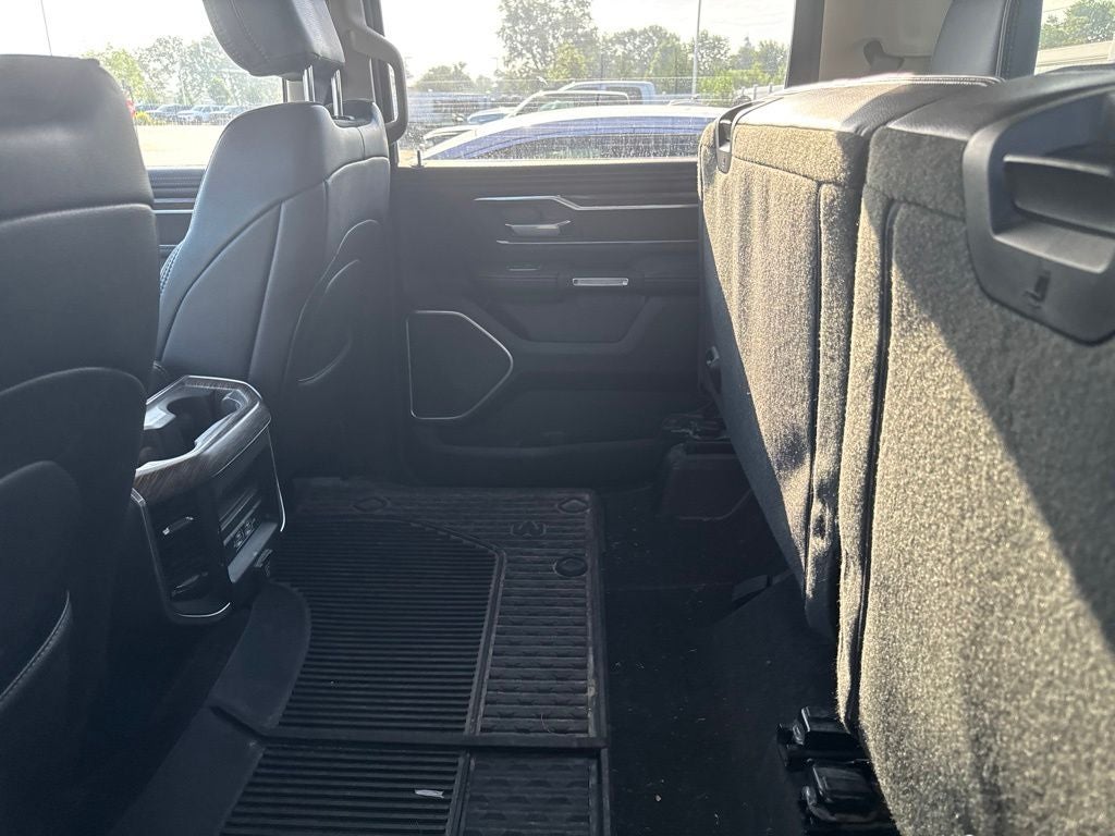 2020 RAM 1500 Laramie Crew Cab 4x4 5'7' Box