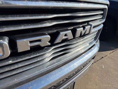 2019 RAM 1500 Laramie Crew Cab 4x4 5'7' Box