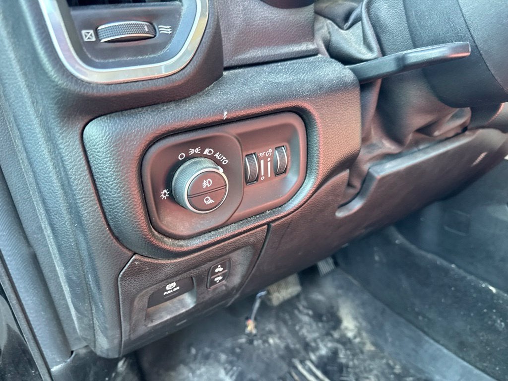 2019 RAM 1500 Laramie Crew Cab 4x4 5'7' Box