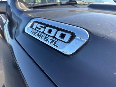 2019 RAM 1500 Laramie Crew Cab 4x4 5'7' Box