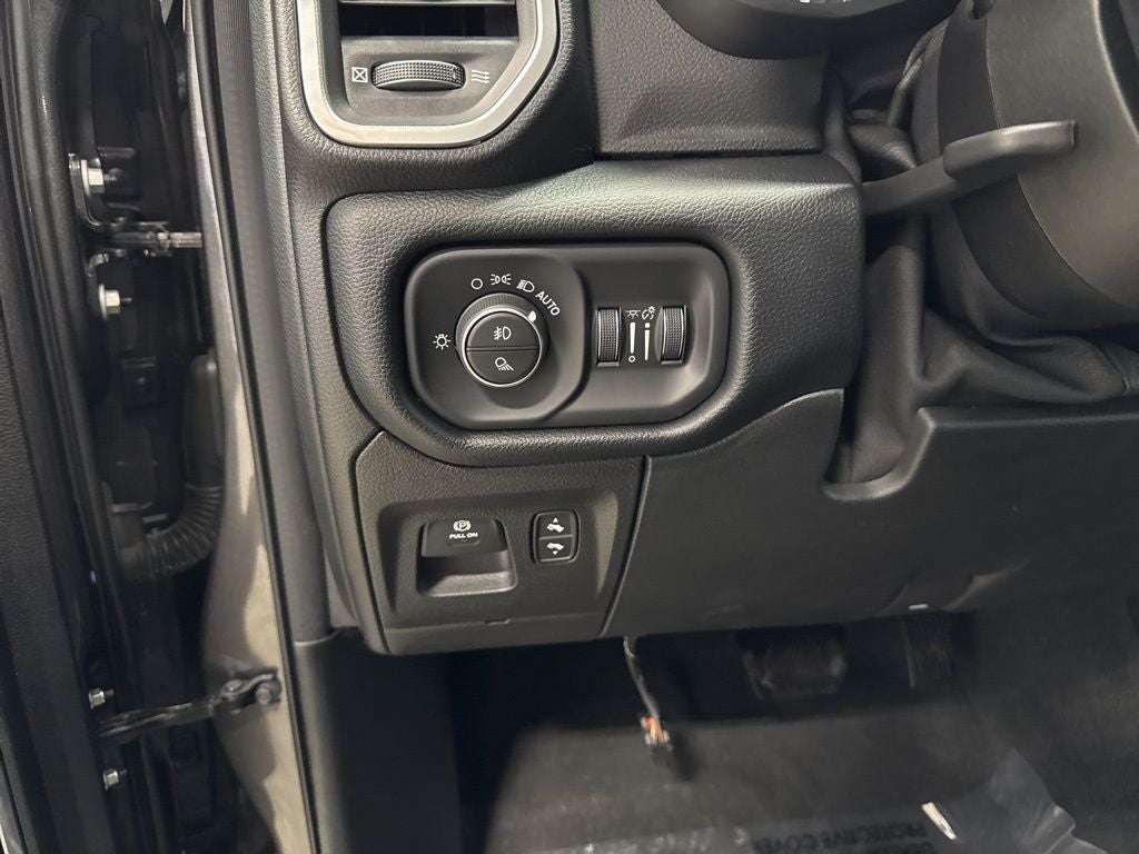 2021 RAM 1500 Laramie Crew Cab 4x4 5'7' Box