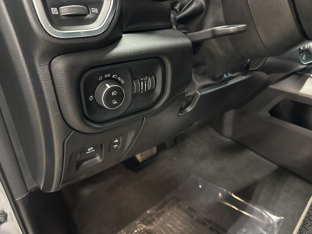 2023 RAM 1500 Laramie Crew Cab 4x4 5'7' Box