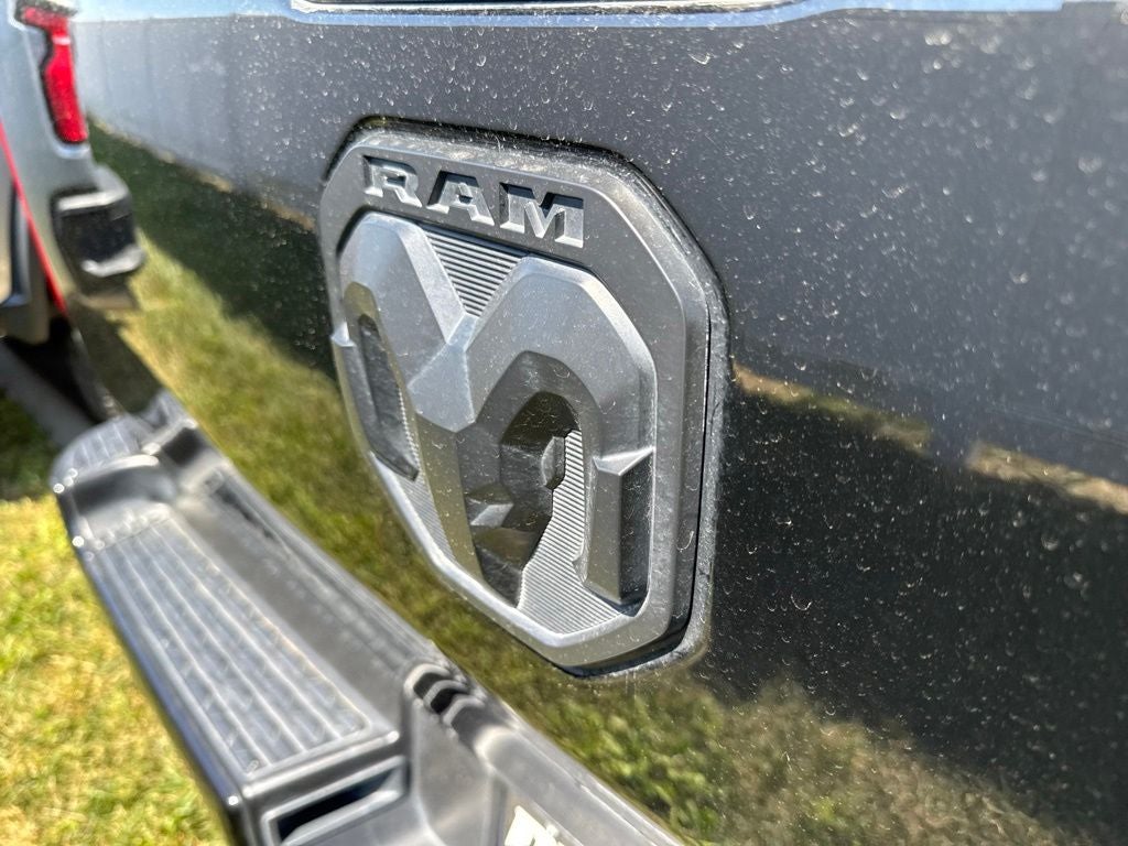 2023 RAM 1500 Laramie Crew Cab 4x4 5'7' Box