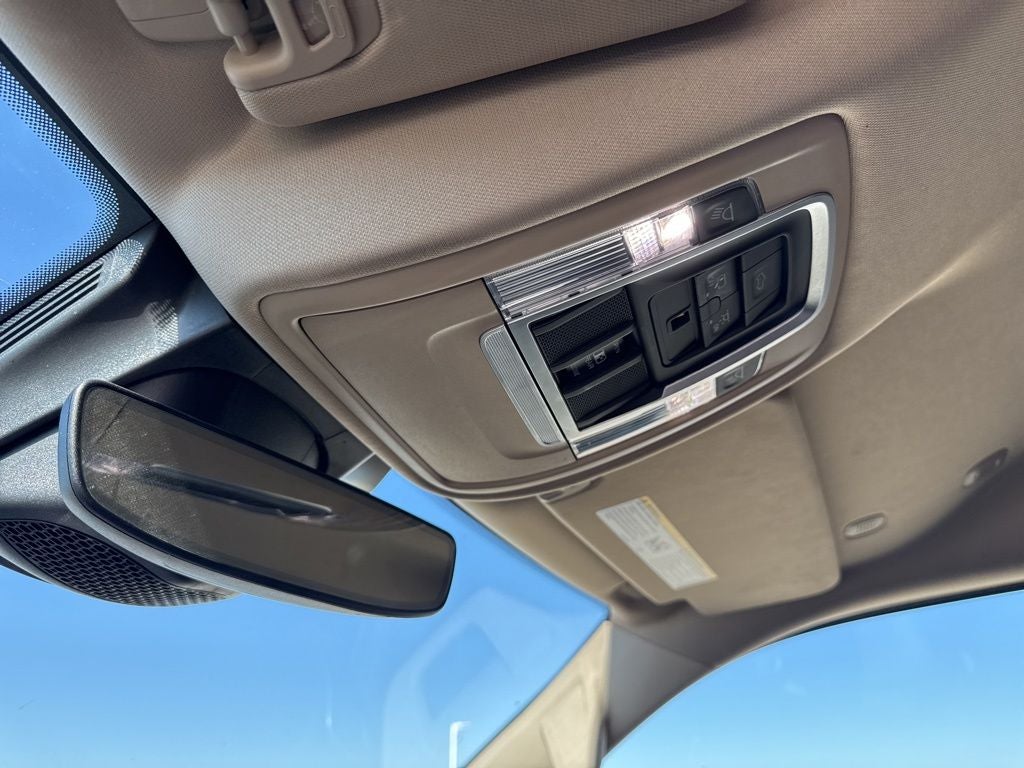 2021 RAM 1500 Laramie Crew Cab 4x4 5'7' Box