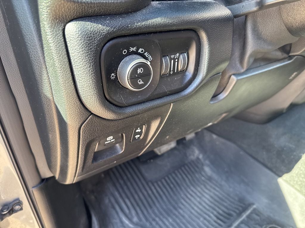 2021 RAM 1500 Laramie Crew Cab 4x4 5'7' Box