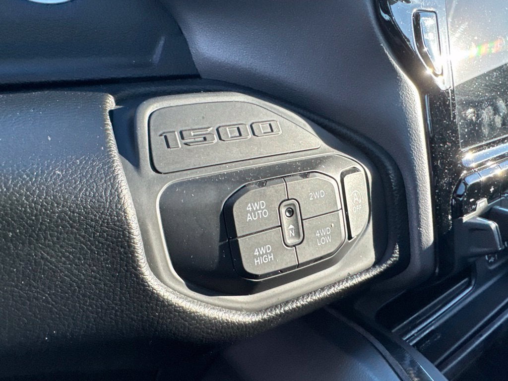 2022 RAM 1500 Laramie Crew Cab 4x4 5'7' Box