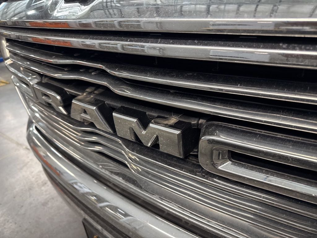 2022 RAM 1500 Laramie Crew Cab 4x4 5'7' Box