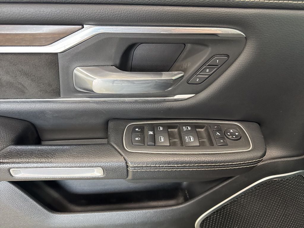 2022 RAM 1500 Laramie Crew Cab 4x4 5'7' Box