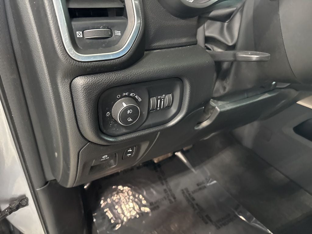 2022 RAM 1500 Laramie Crew Cab 4x4 5'7' Box