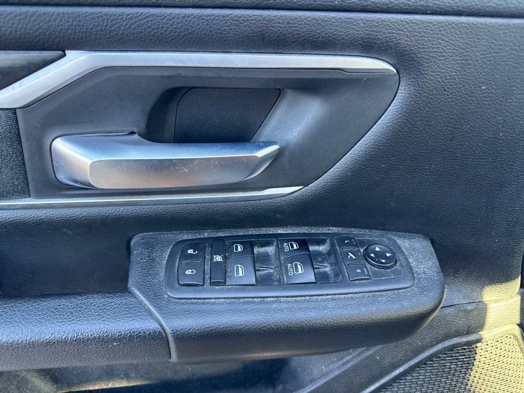 2020 RAM 1500 Big Horn Crew Cab 4x4 6'4' Box