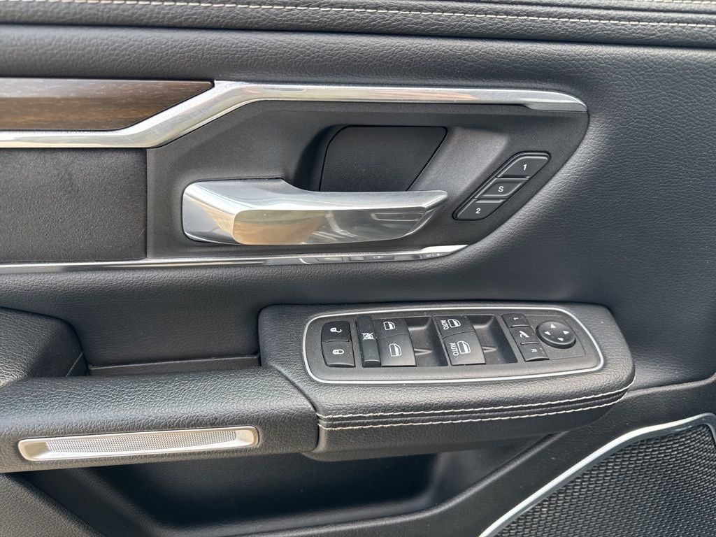 2022 RAM 1500 Laramie Crew Cab 4x4 6'4' Box