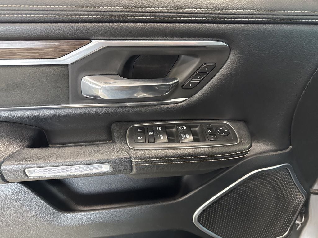 2019 RAM 1500 Laramie Crew Cab 4x4 6'4' Box