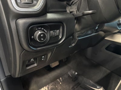 2019 RAM 1500 Laramie Crew Cab 4x4 6'4' Box