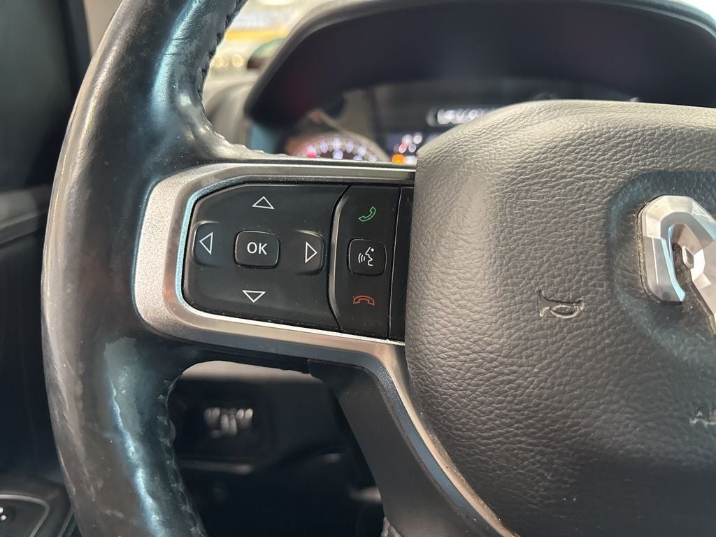 2019 RAM 1500 Laramie Crew Cab 4x4 6'4' Box