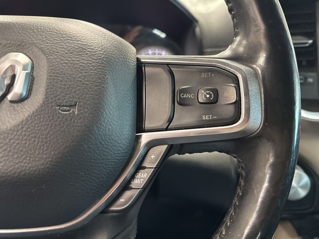 2019 RAM 1500 Laramie Crew Cab 4x4 6'4' Box