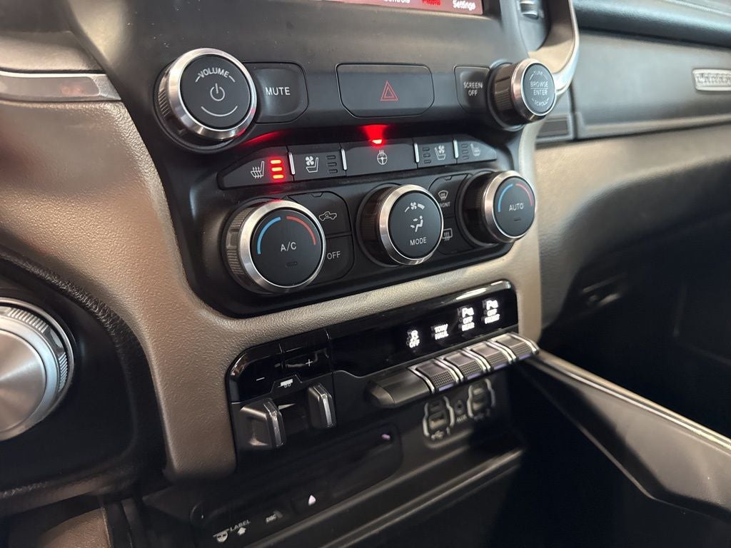 2019 RAM 1500 Laramie Crew Cab 4x4 6'4' Box