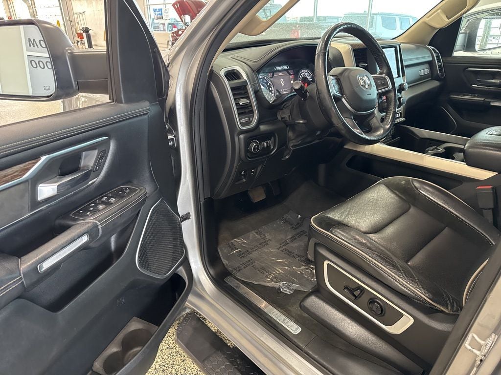 2019 RAM 1500 Laramie Crew Cab 4x4 6'4' Box