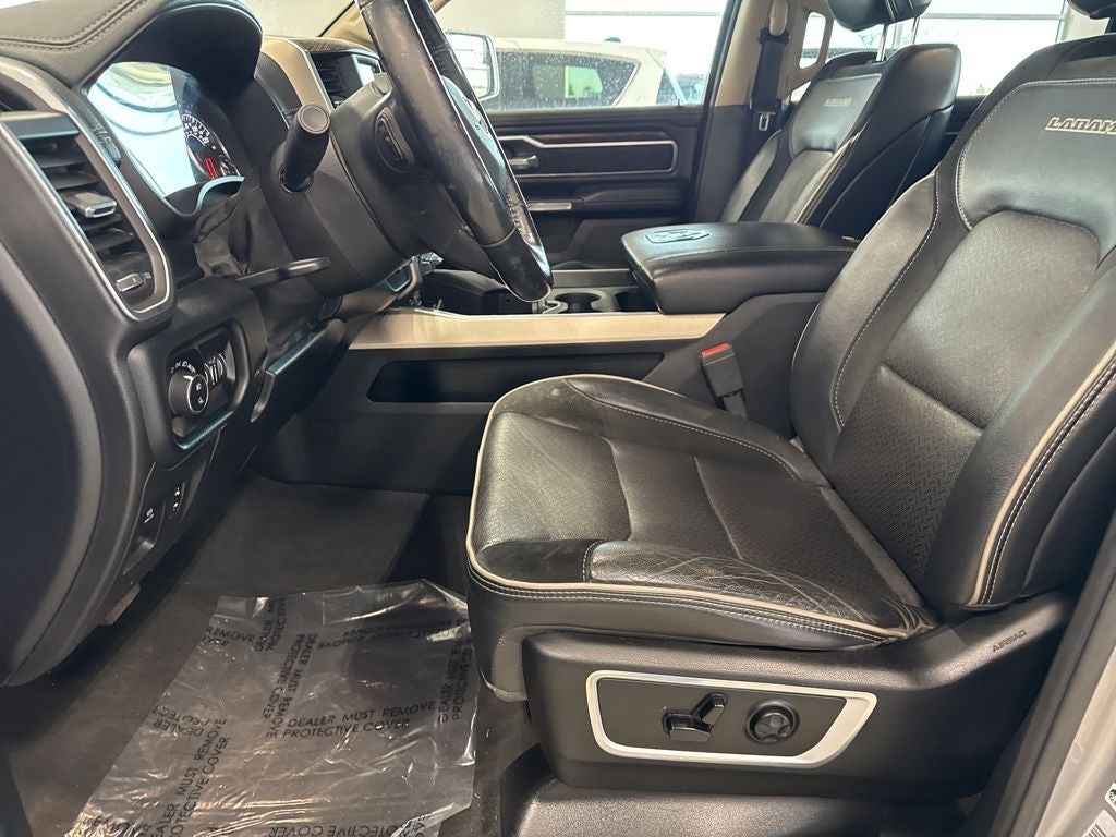 2019 RAM 1500 Laramie Crew Cab 4x4 6'4' Box