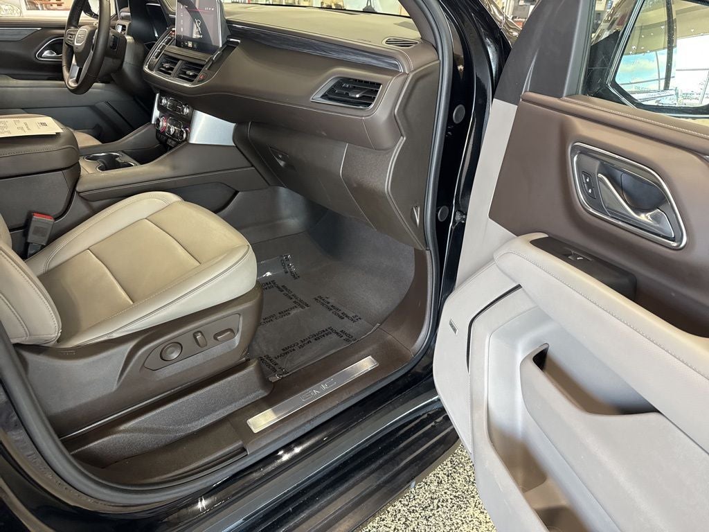 2023 GMC Yukon XL 4WD SLT