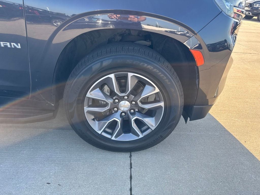 2023 Chevrolet Suburban 4WD LT