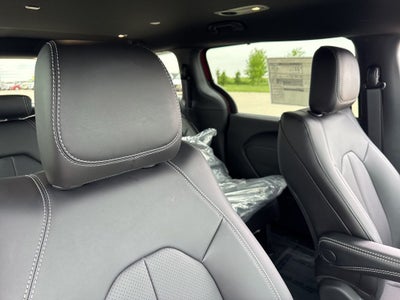 2027 Chrysler Pacifica PACIFICA SELECT