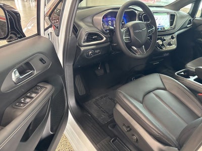 2025 Chrysler Pacifica PACIFICA SELECT