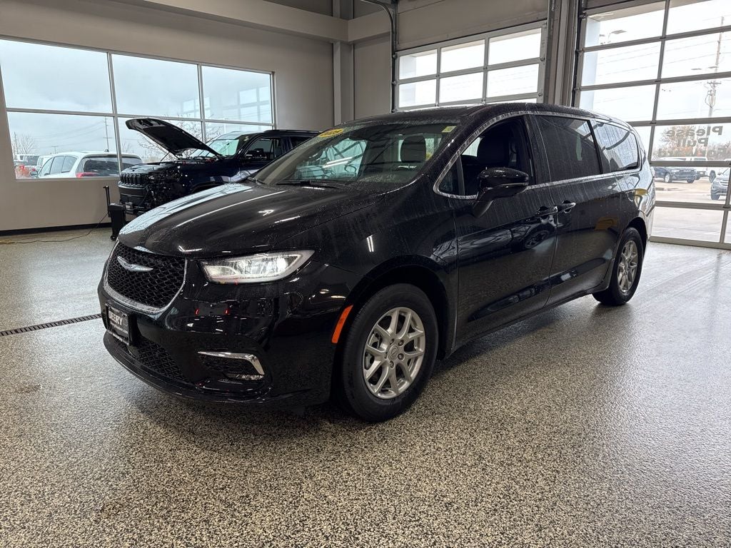 2025 Chrysler Pacifica PACIFICA SELECT