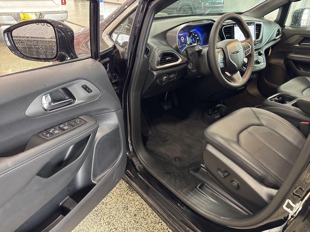 2025 Chrysler Pacifica PACIFICA SELECT