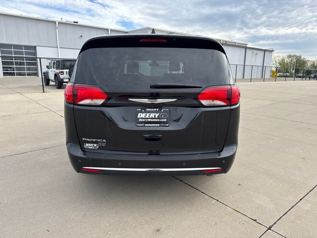 2020 Chrysler Pacifica 35th Anniversary Touring L