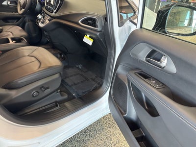 2025 Chrysler Pacifica PACIFICA SELECT