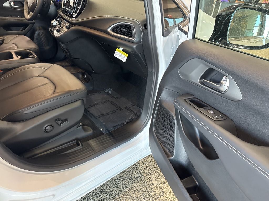 2025 Chrysler Pacifica PACIFICA SELECT