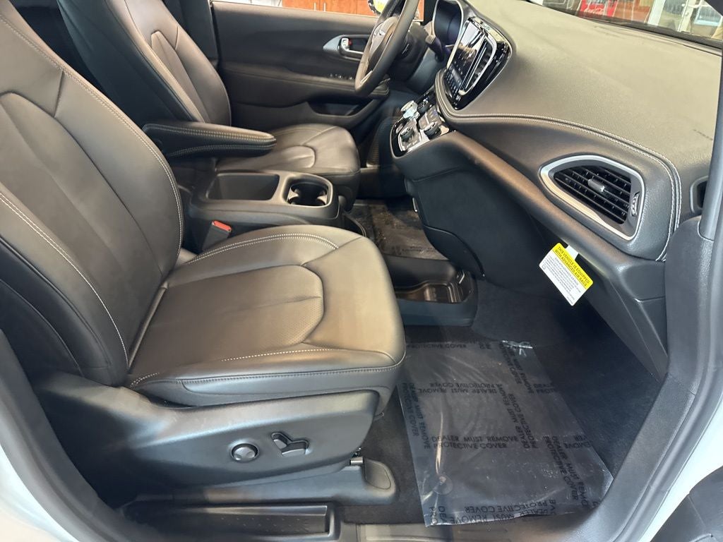 2025 Chrysler Pacifica PACIFICA SELECT