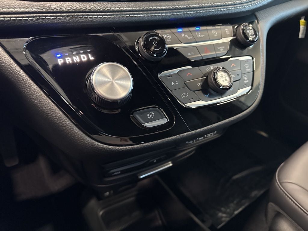 2025 Chrysler Pacifica PACIFICA SELECT