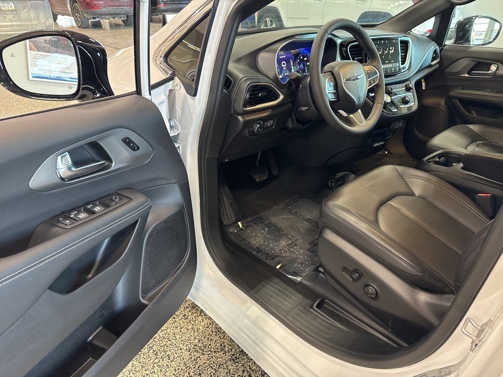 2025 Chrysler Pacifica PACIFICA SELECT