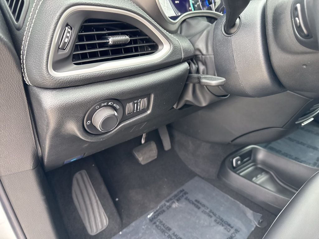2027 Chrysler Pacifica PACIFICA SELECT