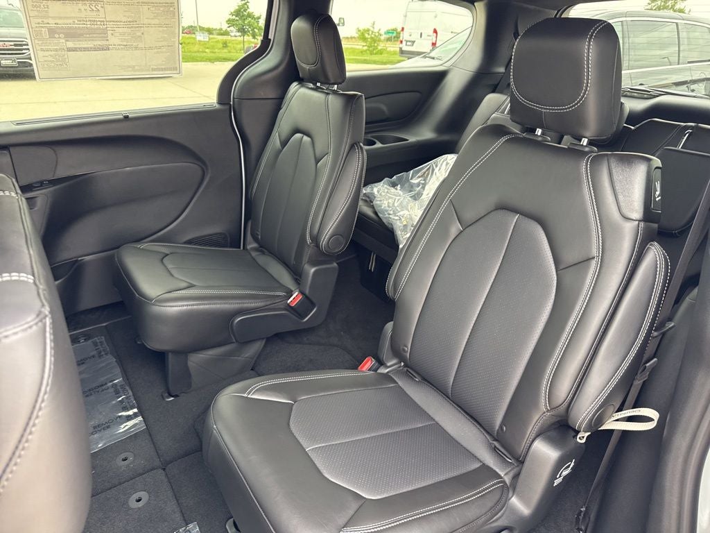 2027 Chrysler Pacifica PACIFICA SELECT