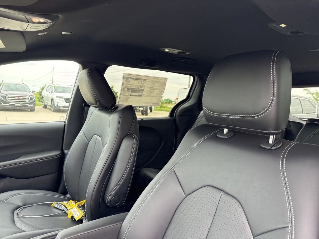 2027 Chrysler Pacifica PACIFICA SELECT