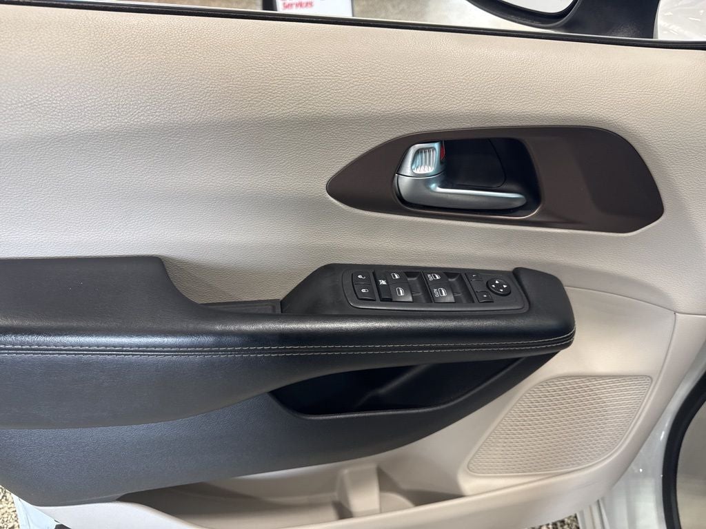 2020 Chrysler Voyager LXI