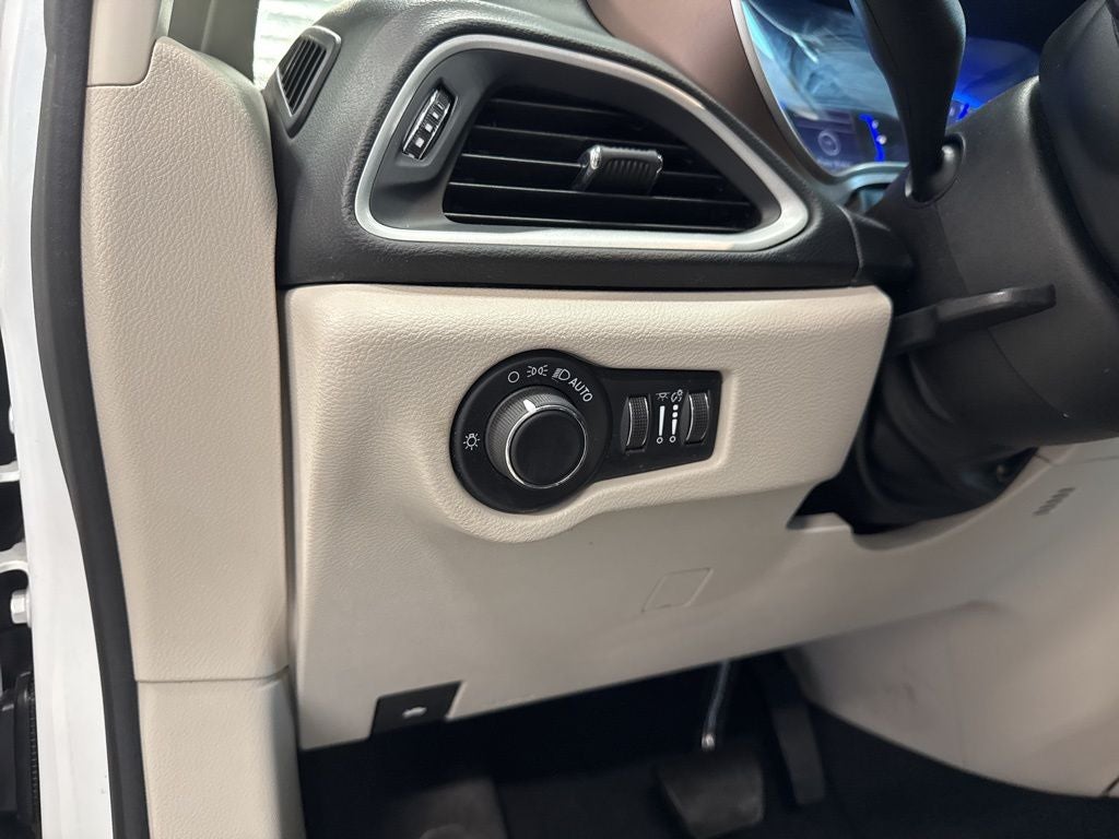 2020 Chrysler Voyager LXI