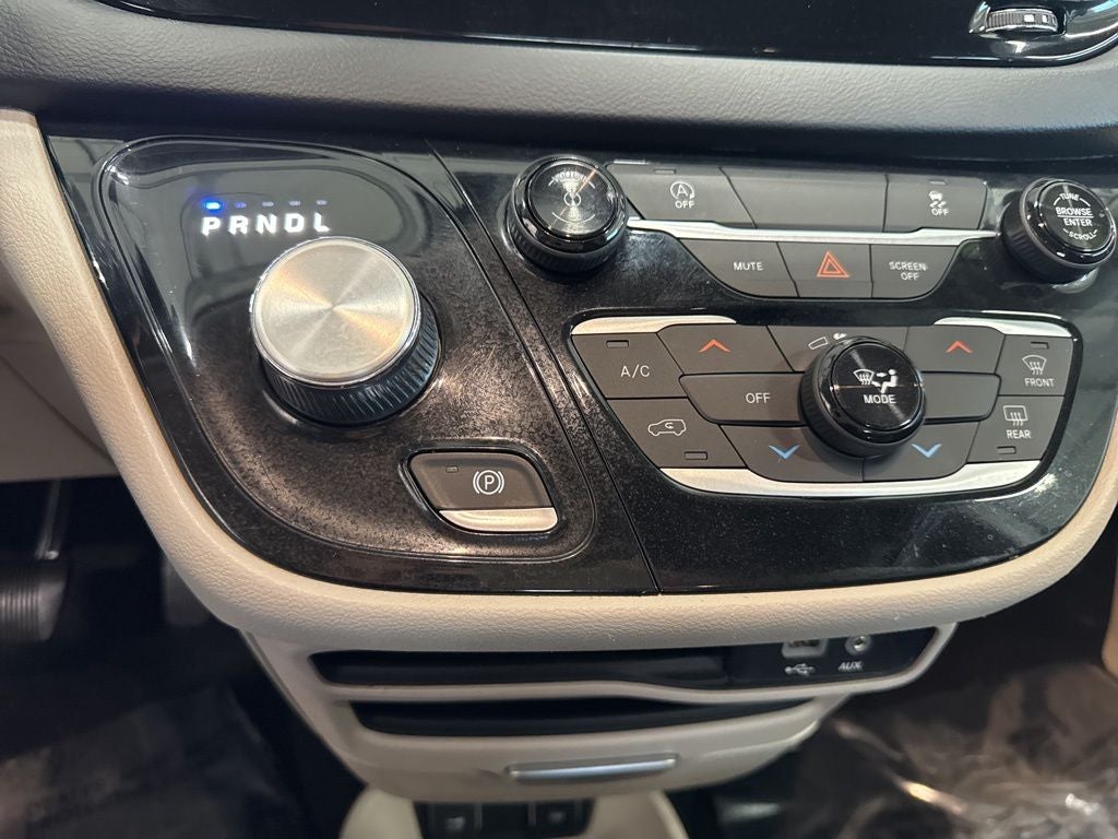 2020 Chrysler Voyager LXI